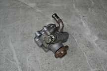 VW AUDI SEAT SKODA 1,4 1,6 1,8 1,9 2,0 POMPA WSPOMAGANIA KYB 1J0422154A 100 BAR