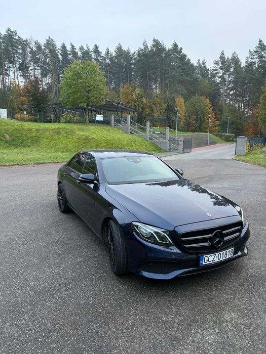 Mercedes-Benz Klasa E Mercedes E-220 d 4-matic 9G-TRONIC