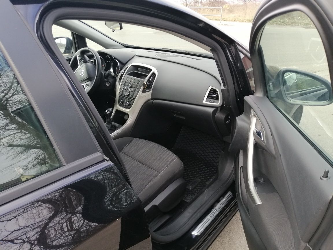 Продам Open Astra J