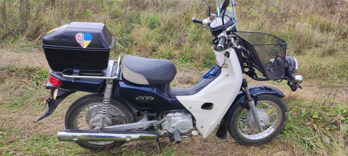 Honda Super Cub на ходу в хорошому збереженому стані