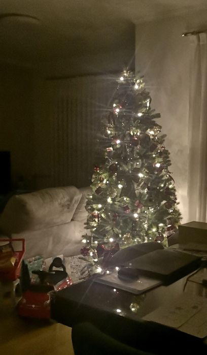 Árvore de Natal artificial 1,9x1,1m com abertura fácil