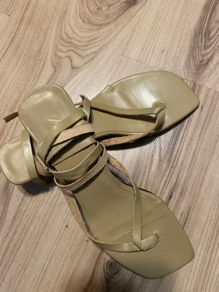 Босоніжки zara нові шкіряні