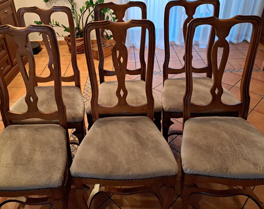 Komplet krzeseł do salonu