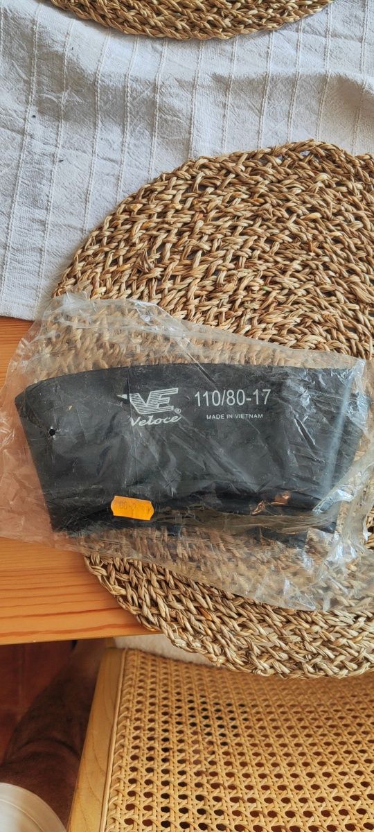 Dois pneus de mota frente e traz novos 100/90-17 e um 2.75-17