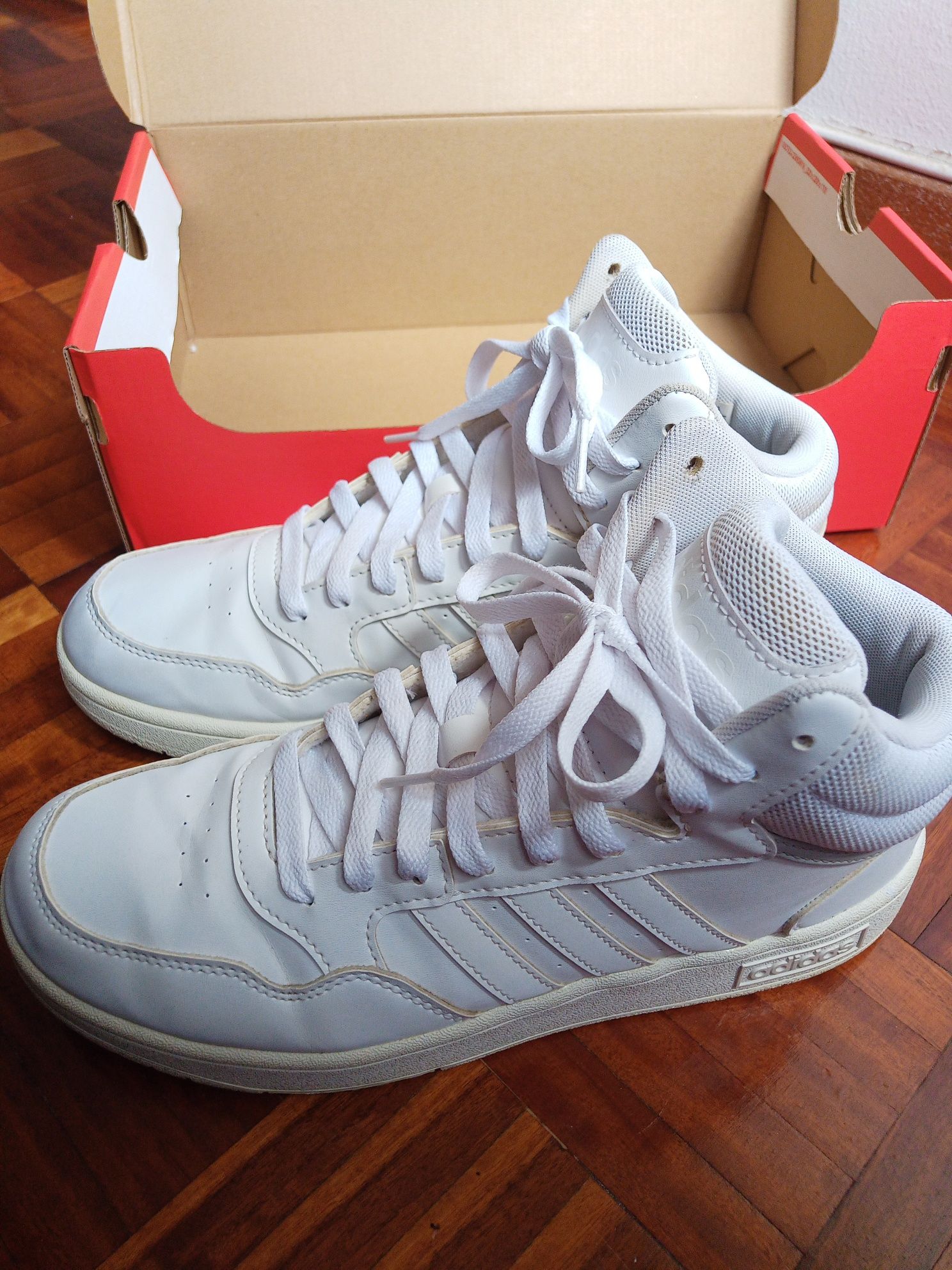 Tênis Adidas branco