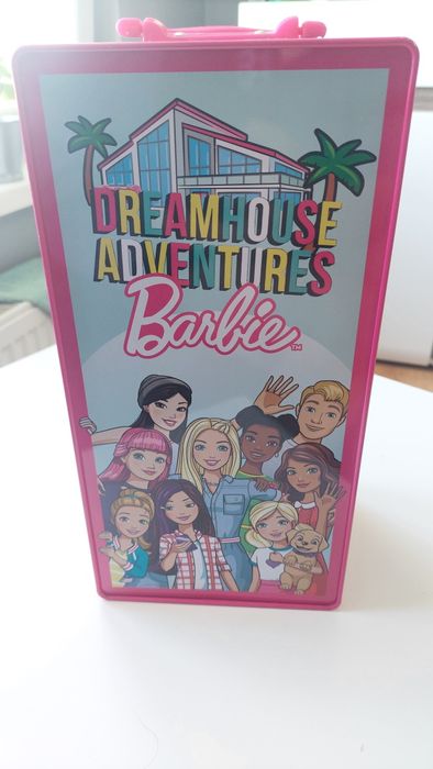 Barbie metalowa szafa z lalką Dreamhouse