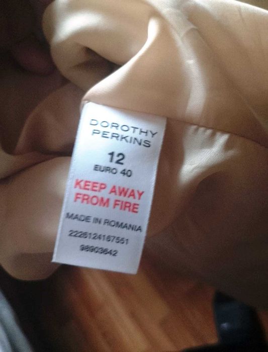 Прода женскую куртку Dorothy Perkins 80% шерсть!