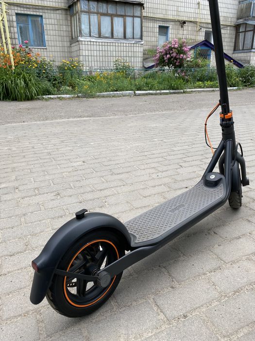 Продам електро самокат Ninebot KickScooter F40 Black