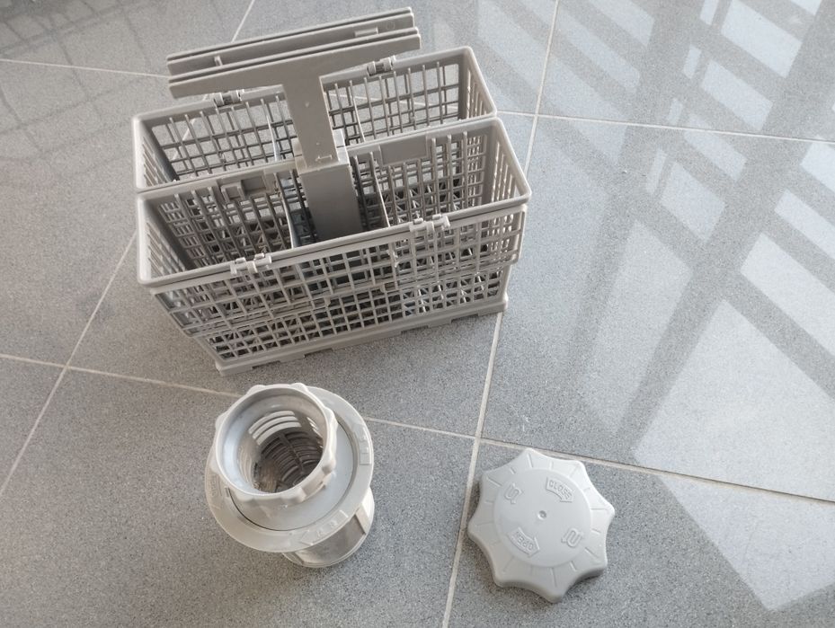 Cesto talheres e outros