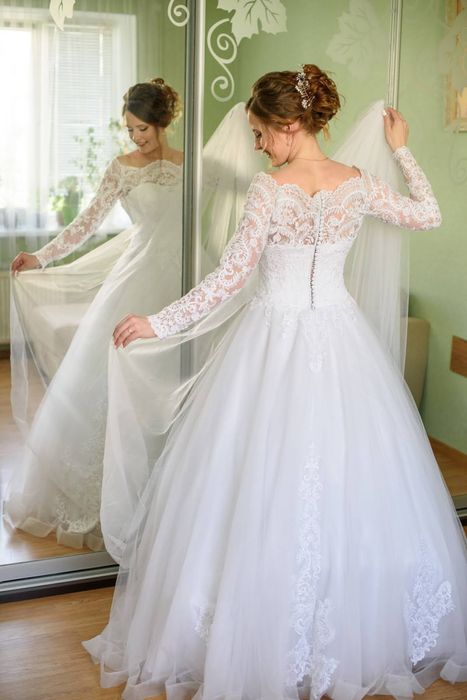 Продам весільну сукню