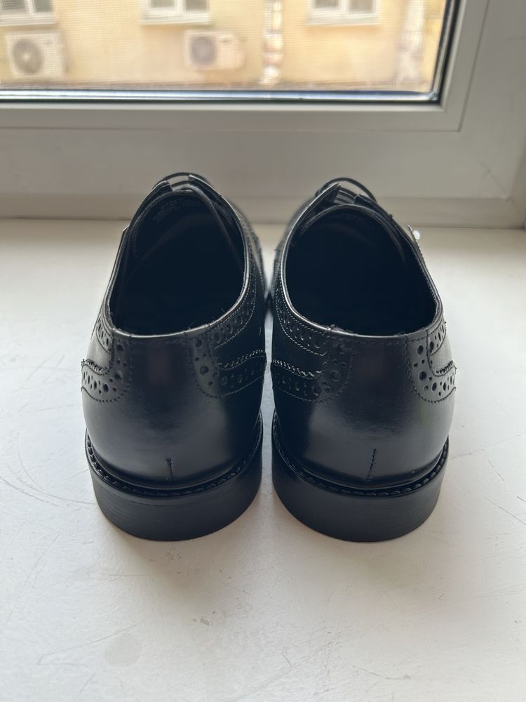 Чорні Шкіряні туфлі-броги 43eu