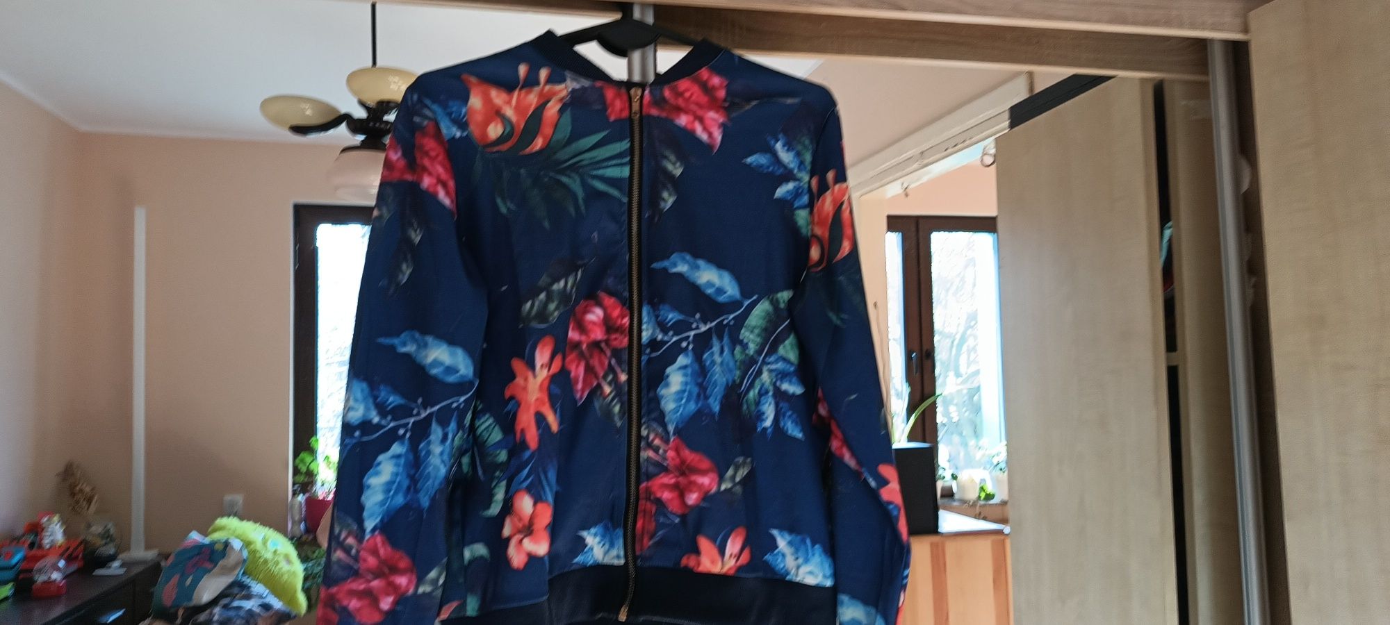 Bluza granatowa na zamek w kwiaty