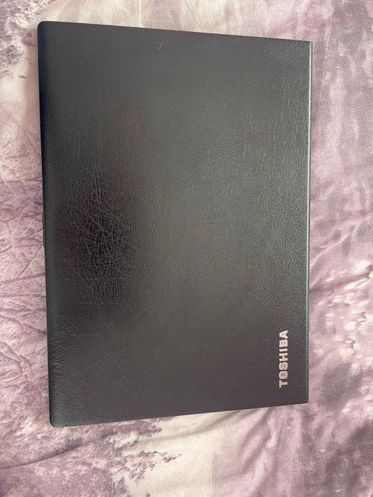 Лёгкий и быстрый ноутбук для учёбы и работы.