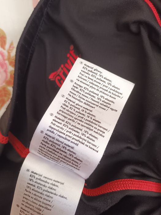 Czarne spodnie spodenki legginsy sportowe z czerwonymi elementami M