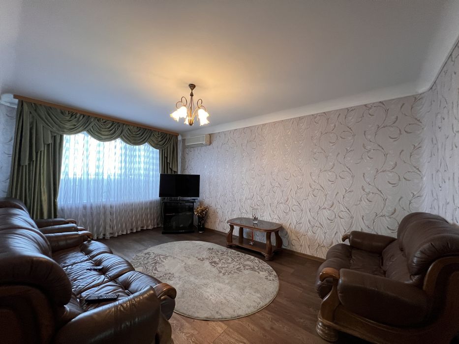 Продаж 3-кімнатної Центр, ремонт, 67м2, покращений план