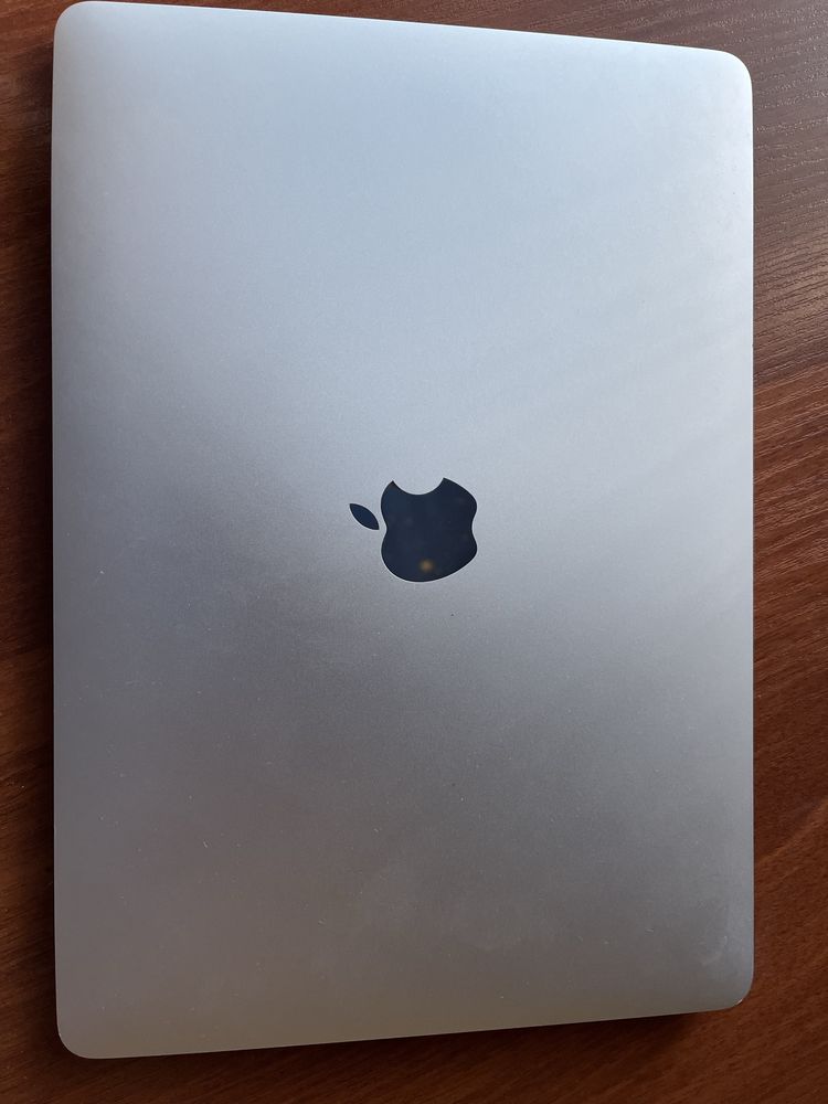 MacBook Air  M1 2020  8/256