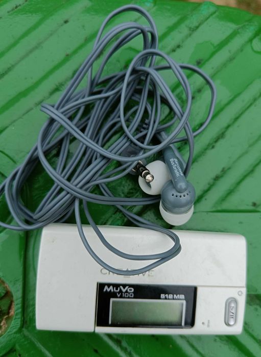 Odtwarzacz MP3 Creative MuVo V100 o pojemności 512 MB