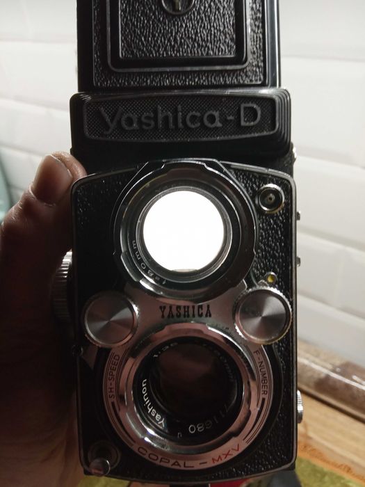 Zabytkowy aparat fotograficzny YASHICA D