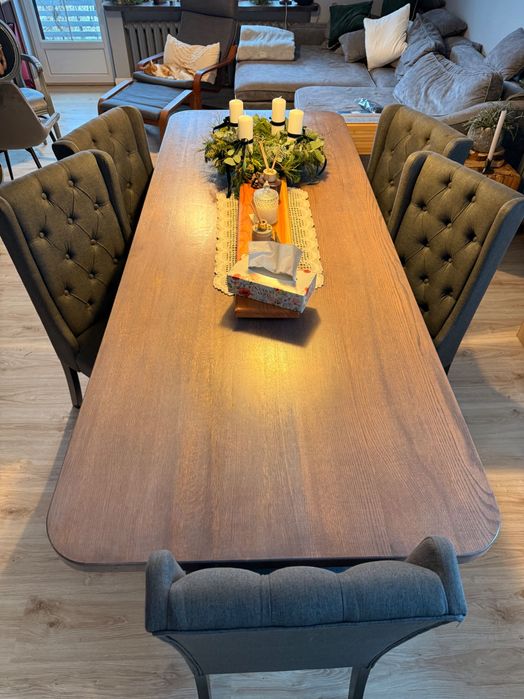 Komplet 6 krzeseł tapicerowanych – solidne, wygodne, jedno uszkodzone