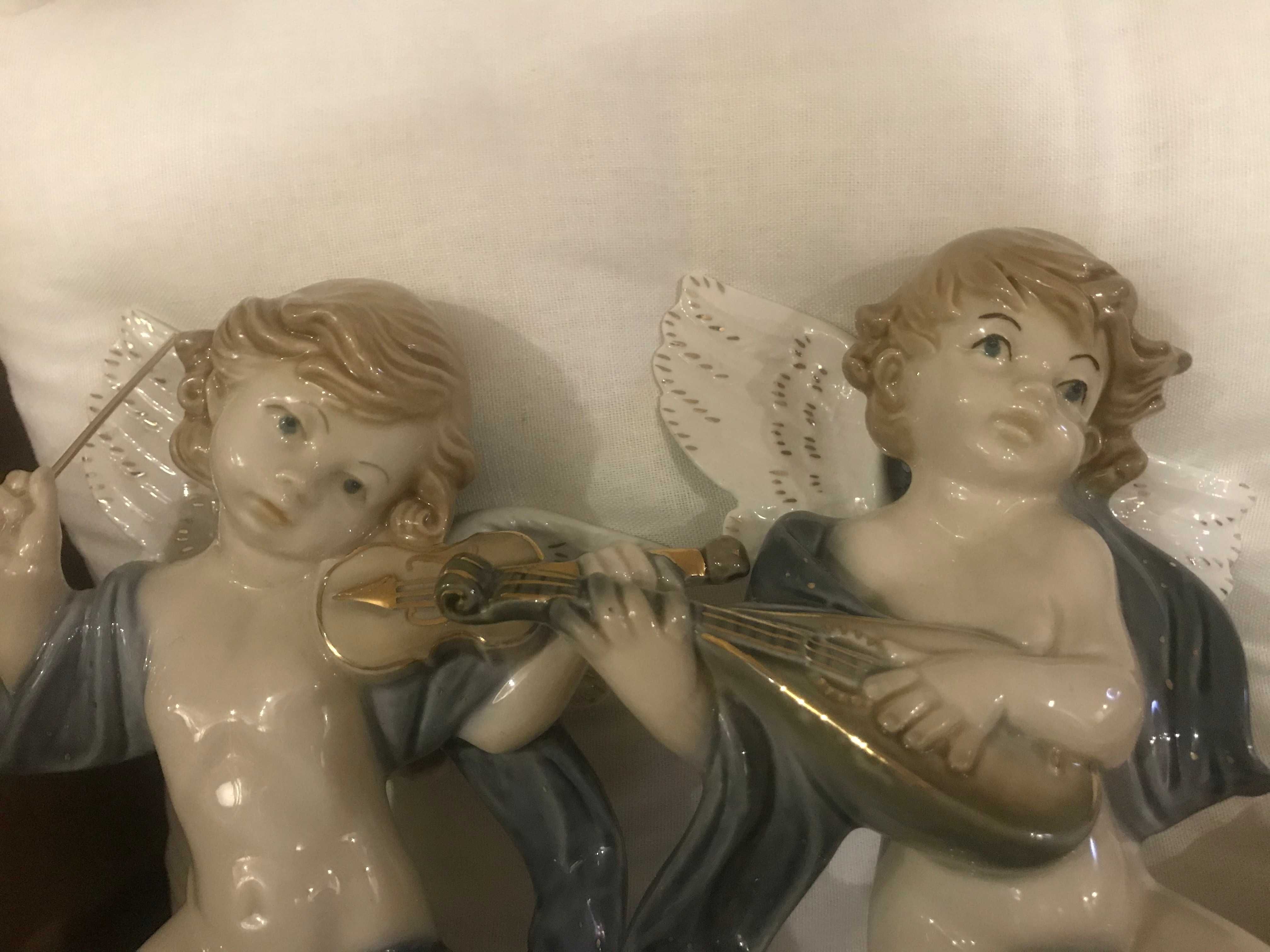 Par de anjos em porcelana