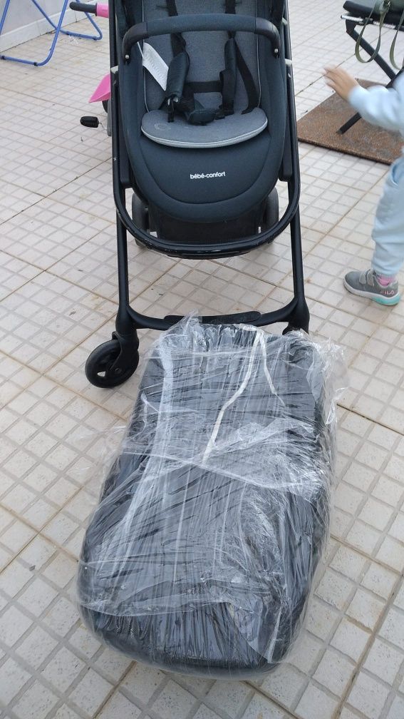Carrinho de bebé com ovinho