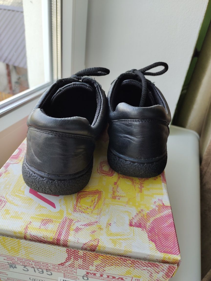 Шкіряне взуття туфлі на шнурівці р.37 на хлопчика підлітка
