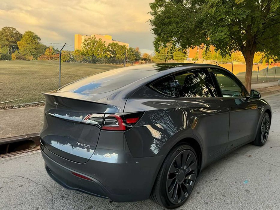 Tesla Model Y      2022