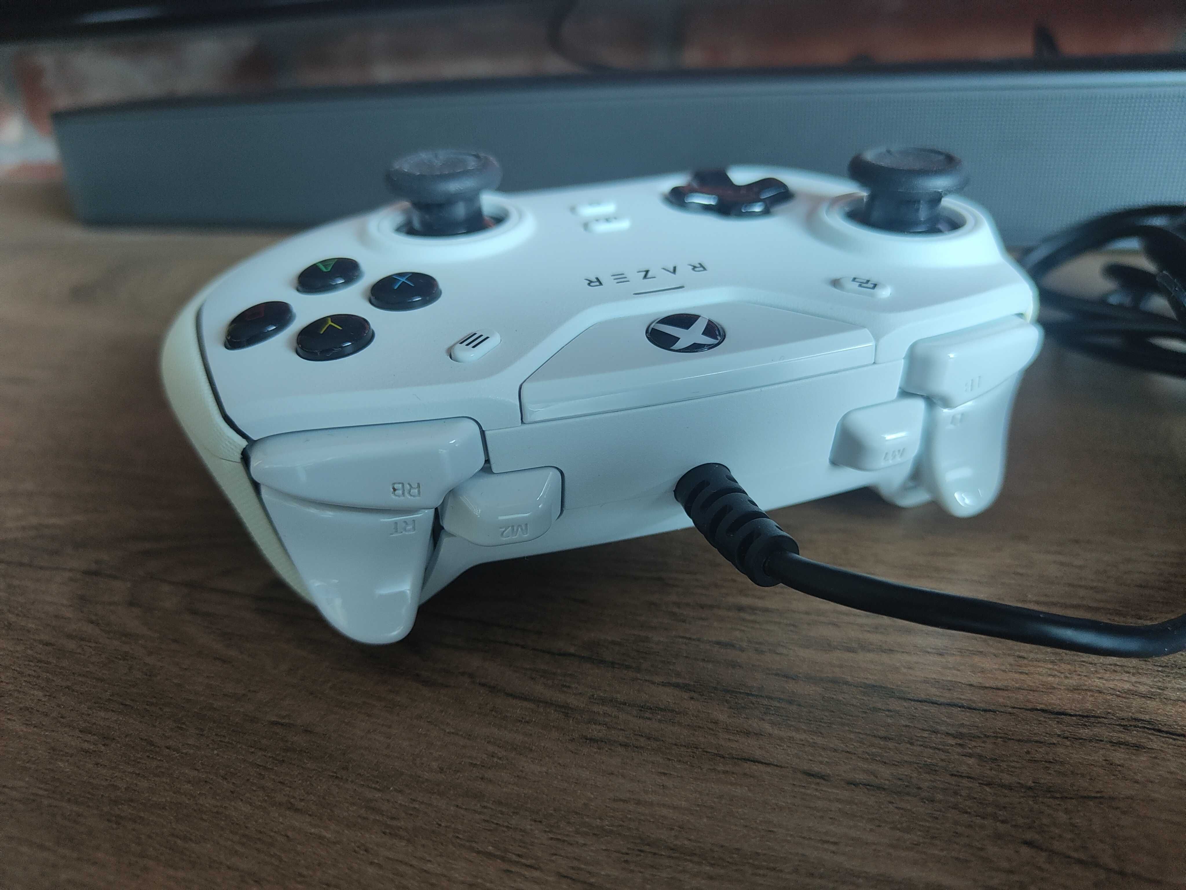 Pad Xbox Razer Wolverine V2 Biały