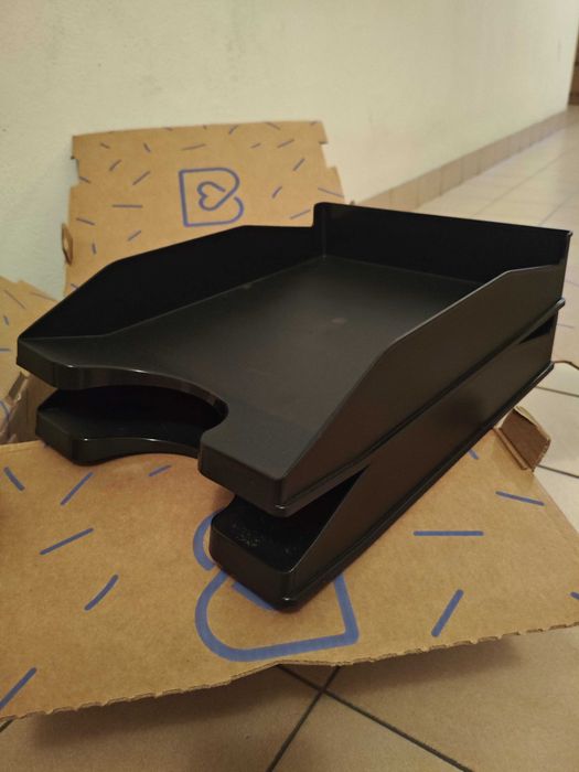 Tabuleiros para papéis - 9 tabuleiros por 12€.