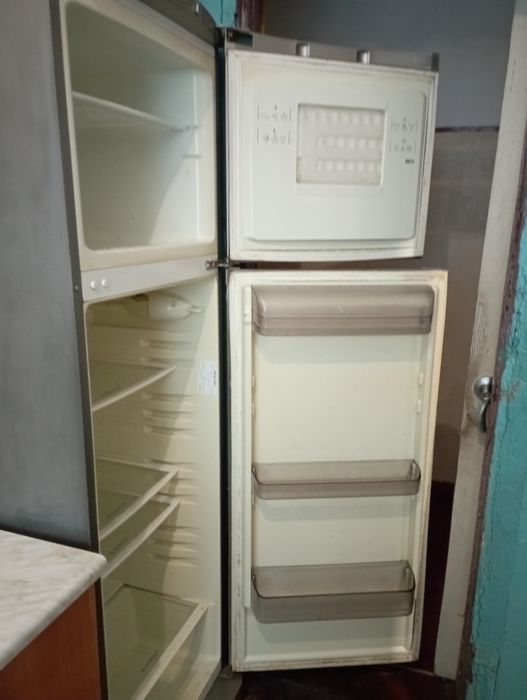 Холодильник б/у Аристон