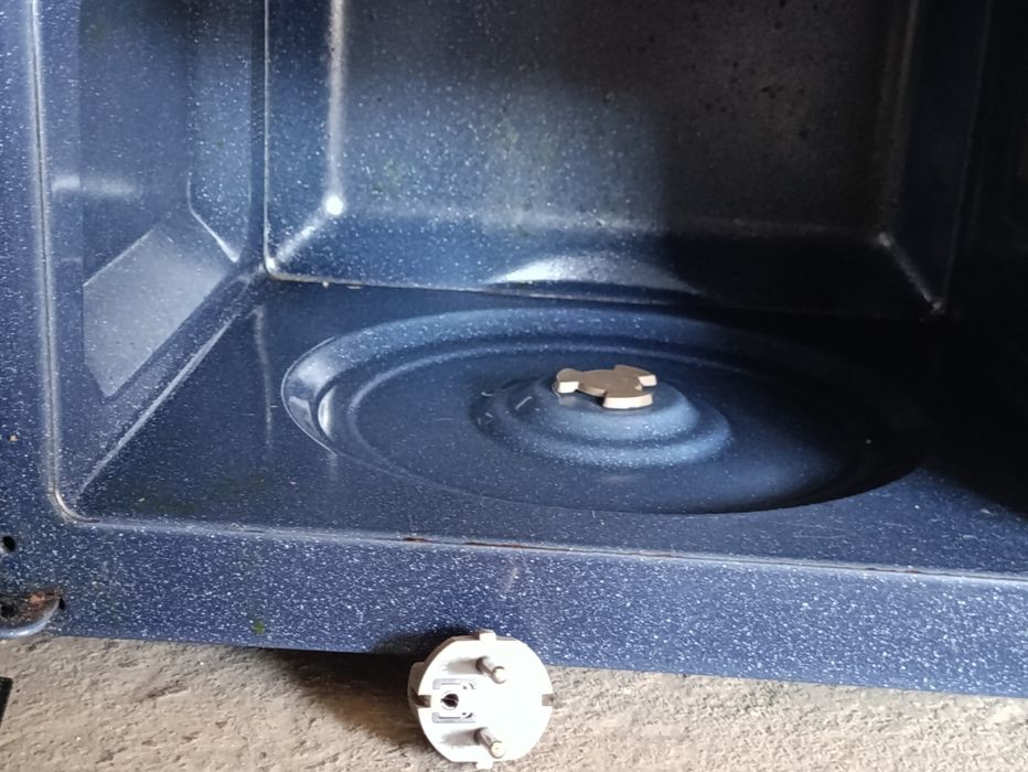 Мікрохвильова піч Samsung в неробочому стані