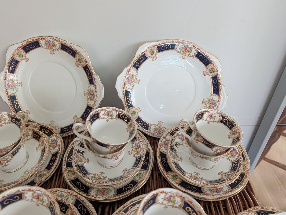 Zestaw starych filiżanek