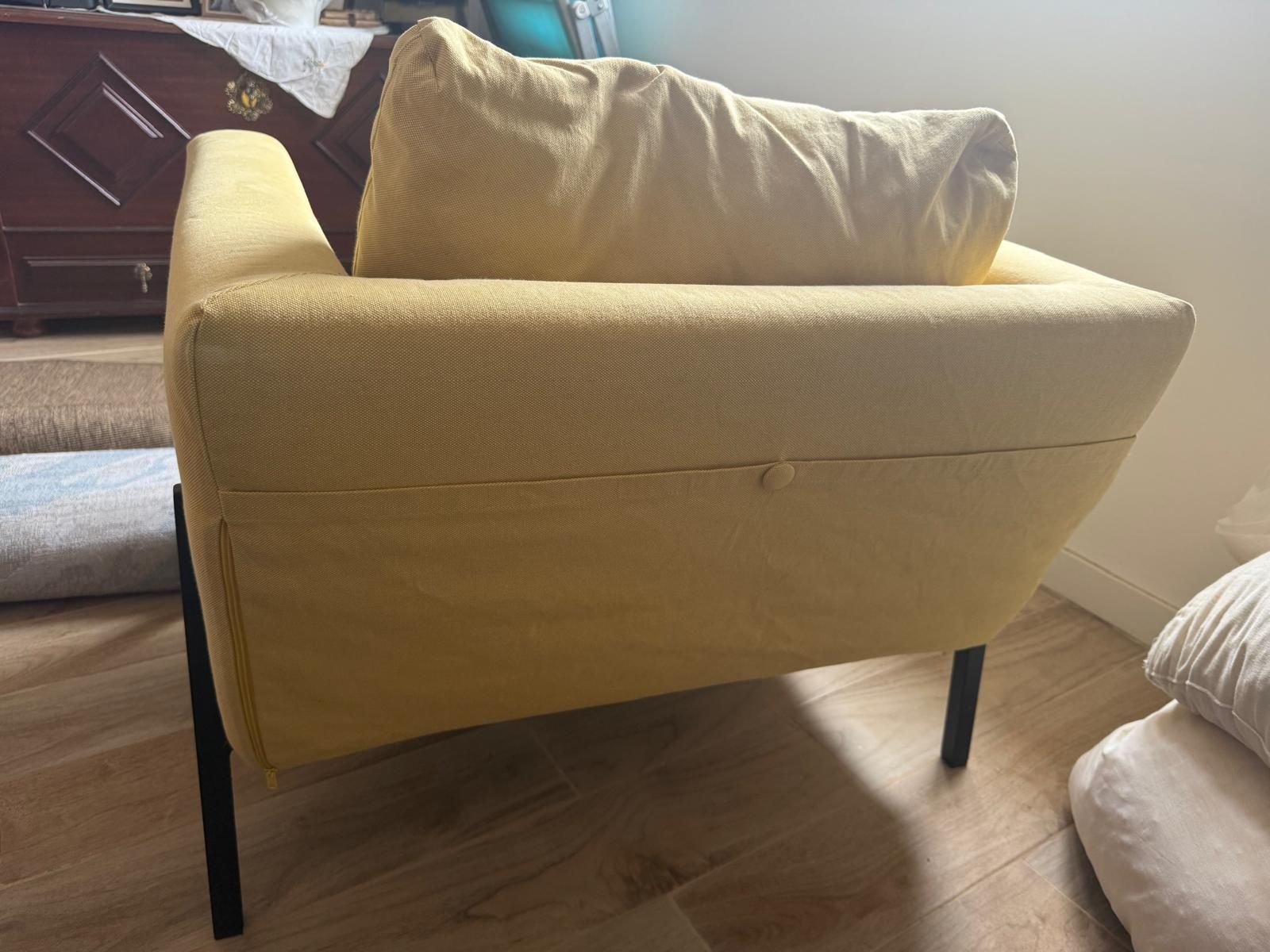 Cadeirão  amarelo mostarda