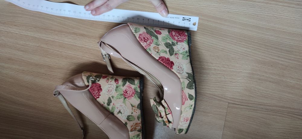 Sapatos de salto alto (cunha)