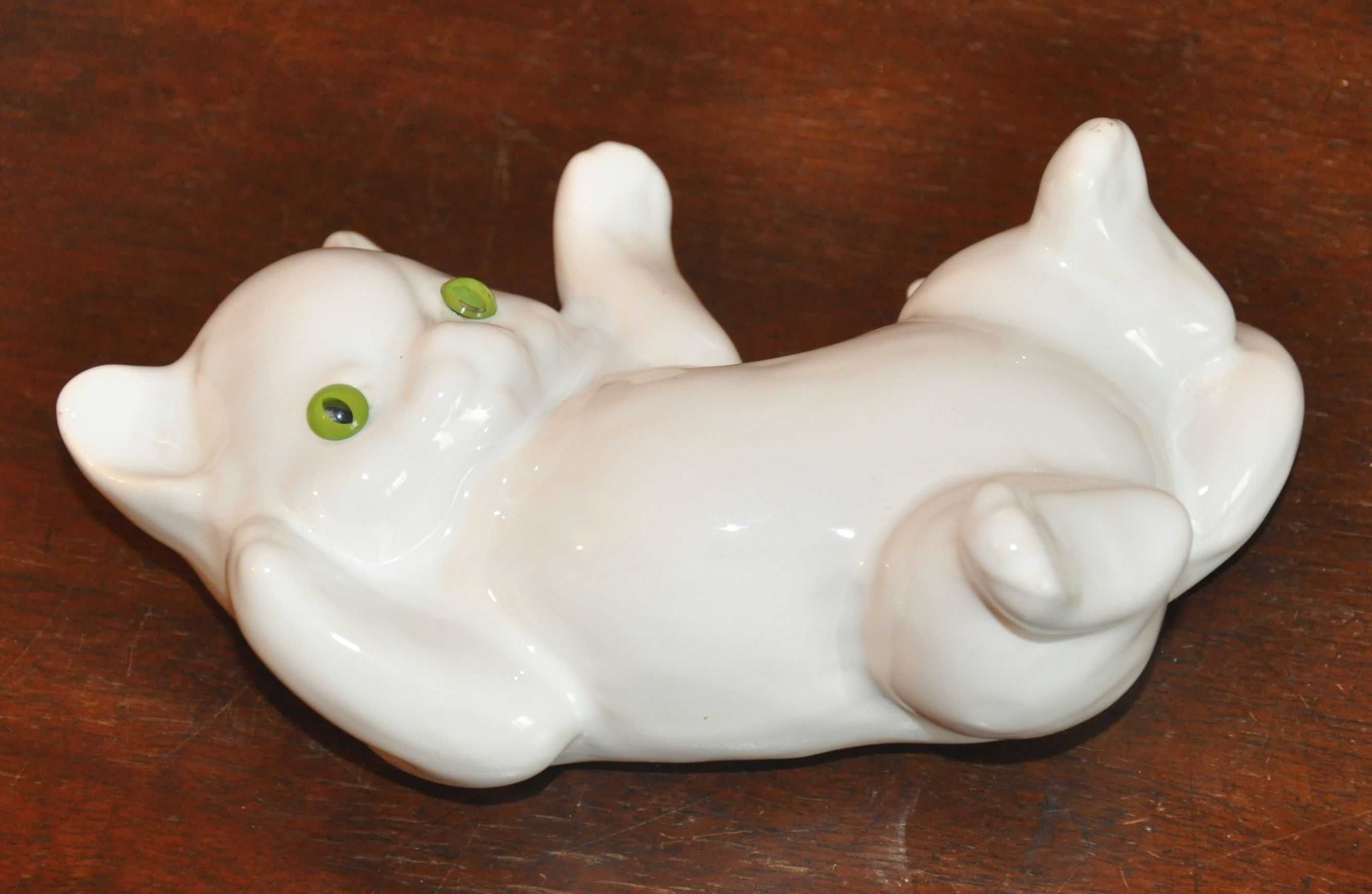 Ceramiczny kotek szkliwiony kot leżący mruczek