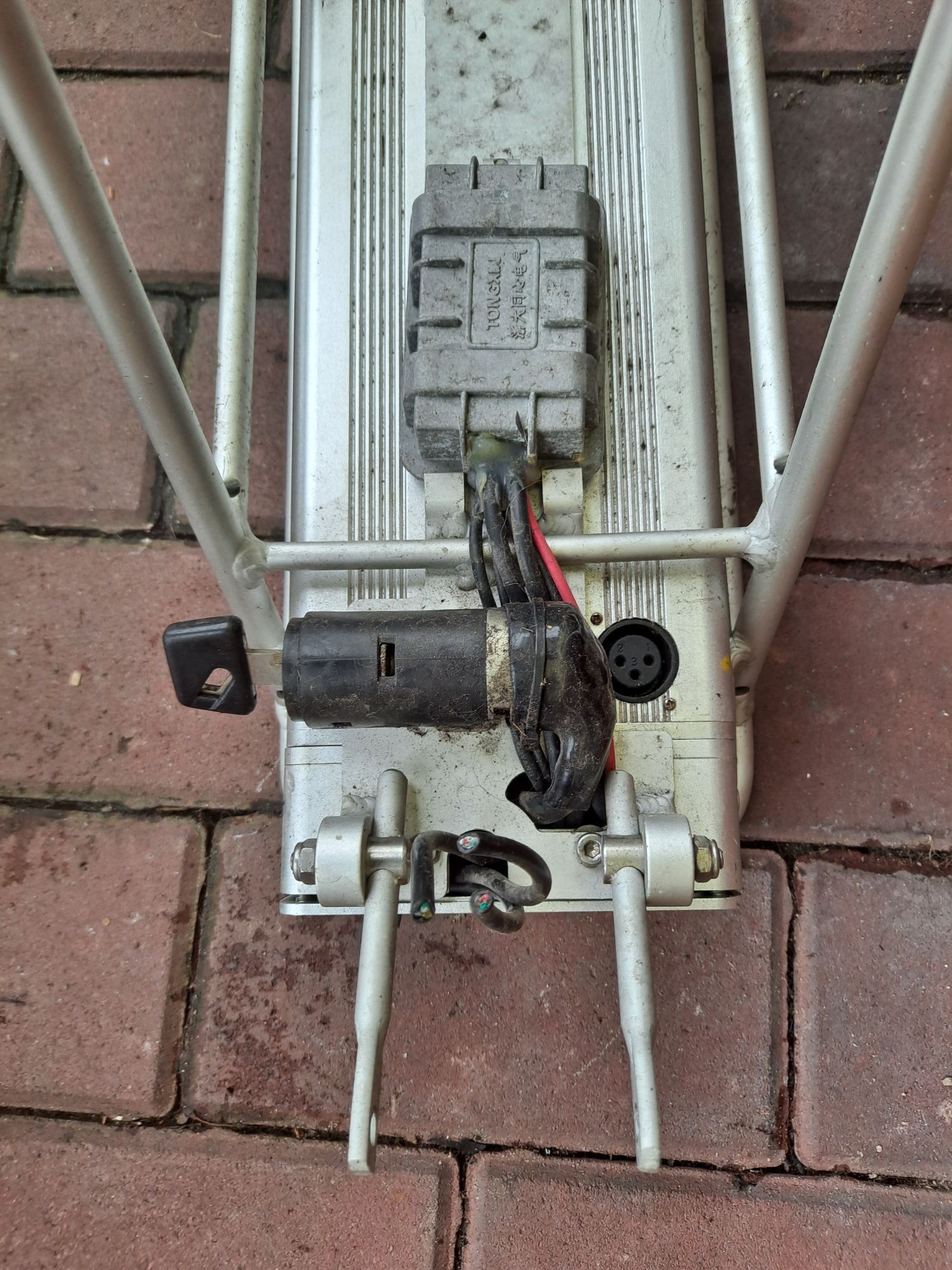Bateria z bagażnikiem do roweru elektrycznego Bikel