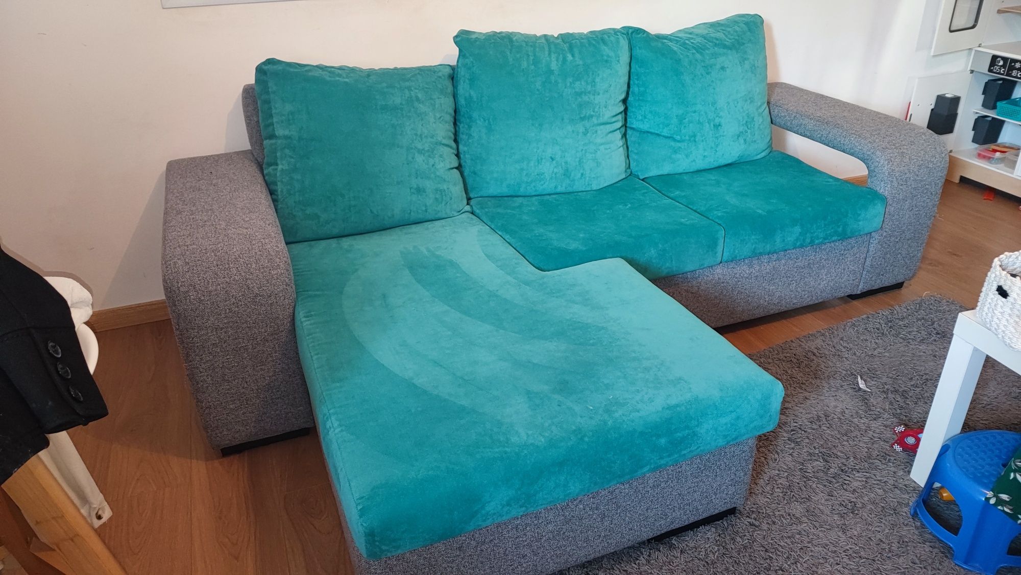 Sofá com chaise long como novo