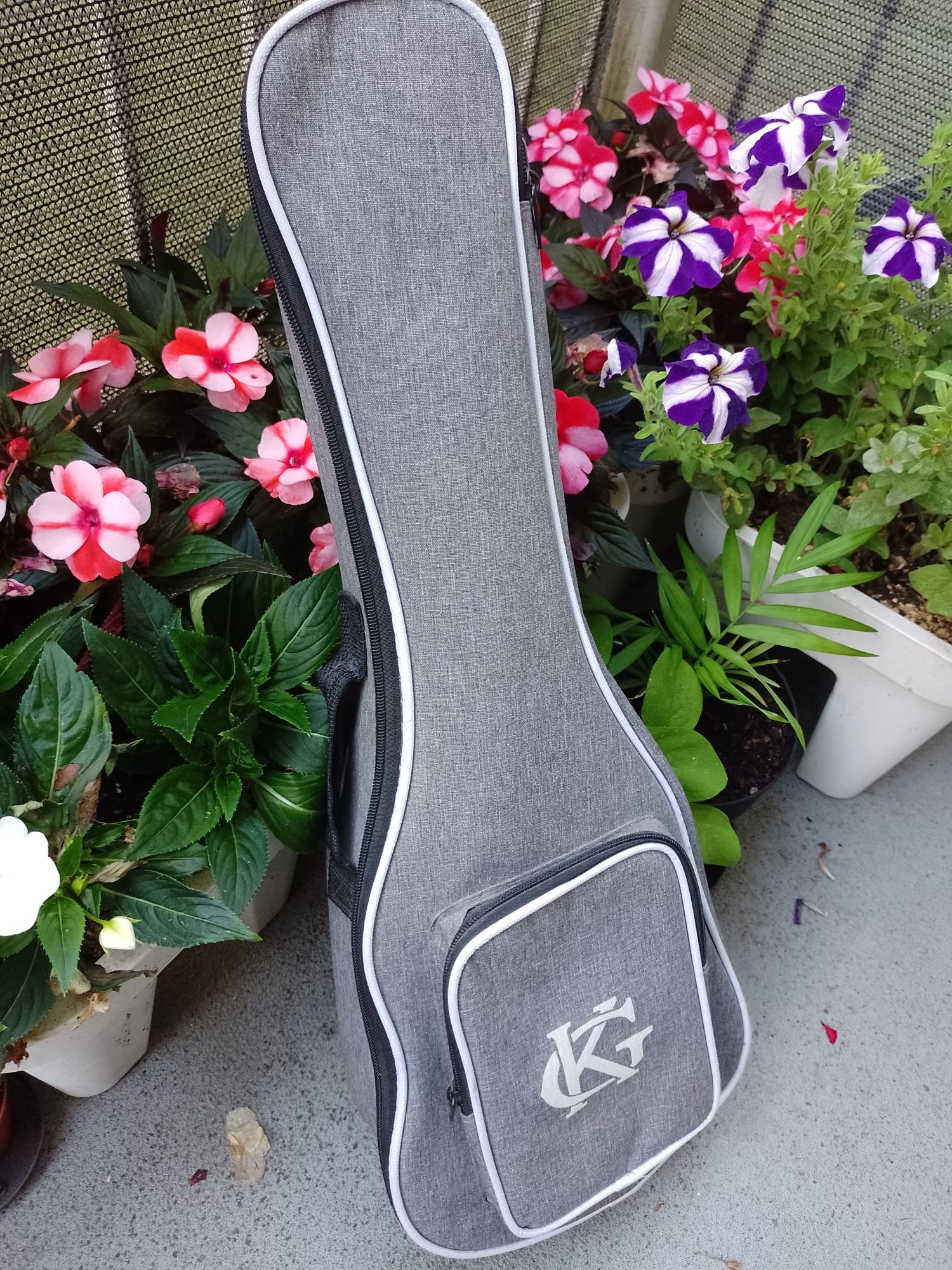 Sprzedam ukulele + etui