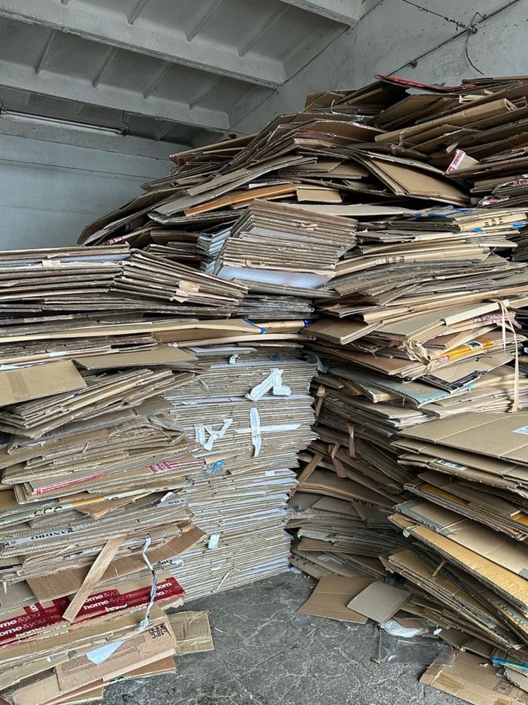 Kartony z recyklingu .