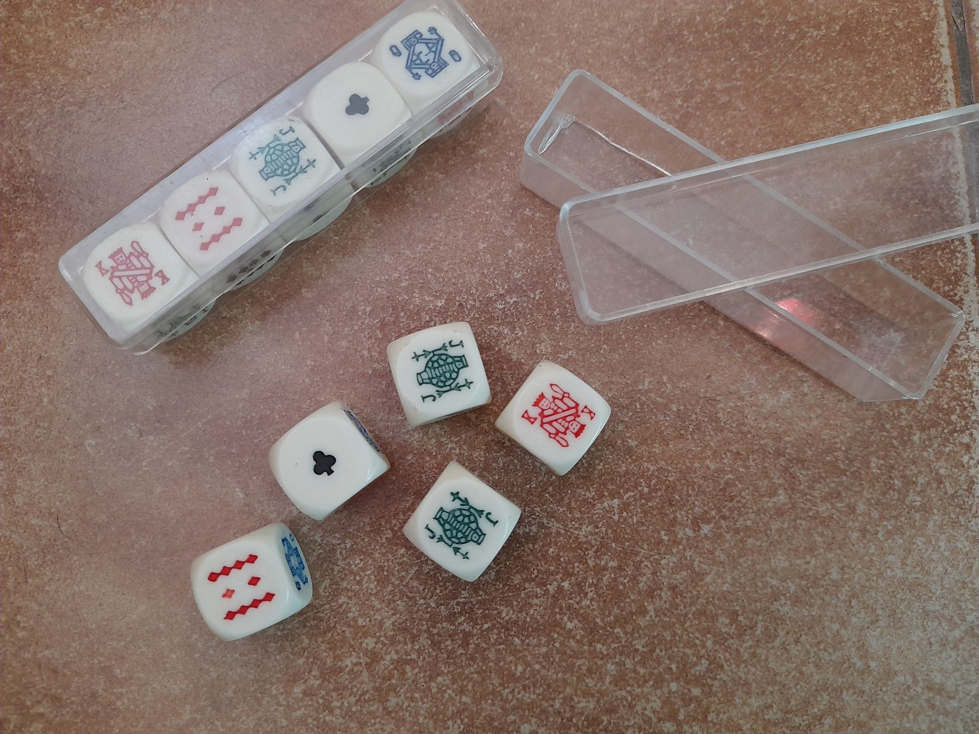 Dados de Poker Novos com caixa - completo - 5 dados