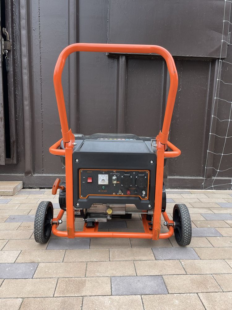 Генератор BLACK+DECKER BXGNP3000E 3000W