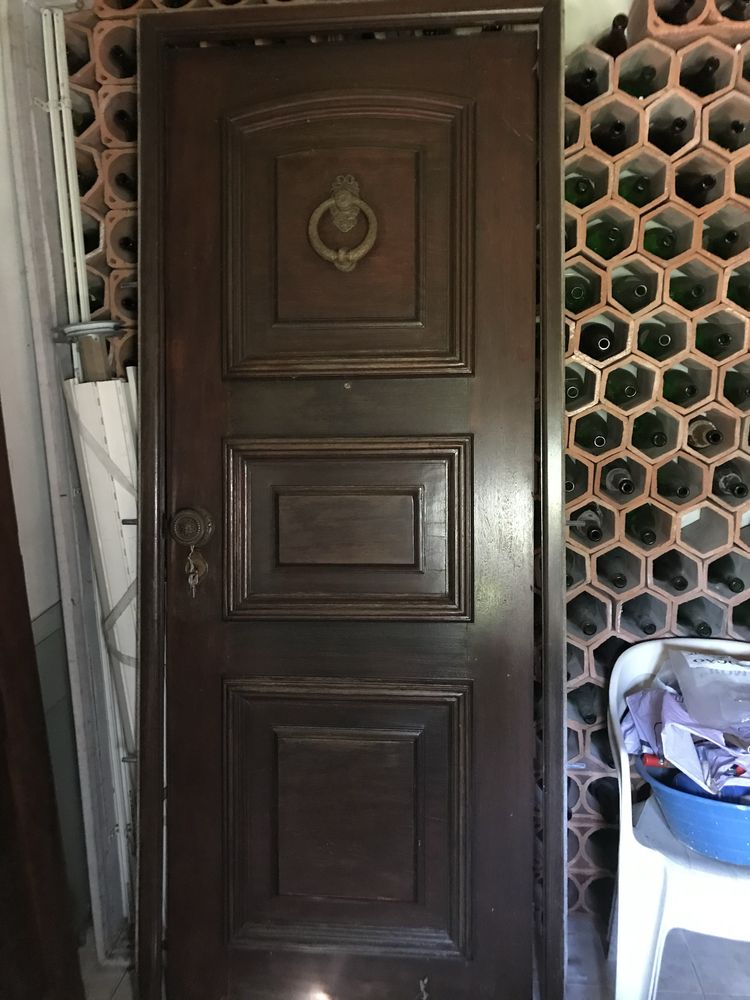Porta de entrada em madeira maciça