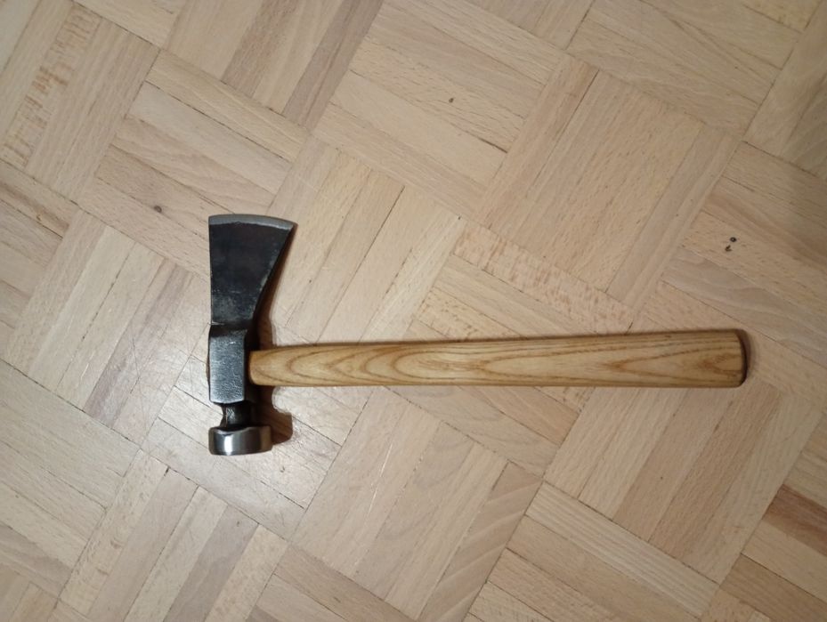 Stary młotek - siekiera - toporek biwakowy 2w1