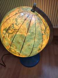 Stary globus podświetlany