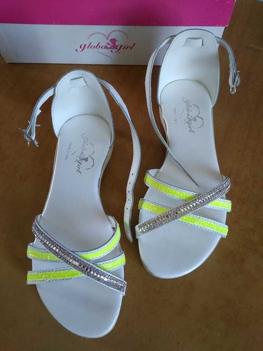 Босоніжки на дівчинку нові р.32