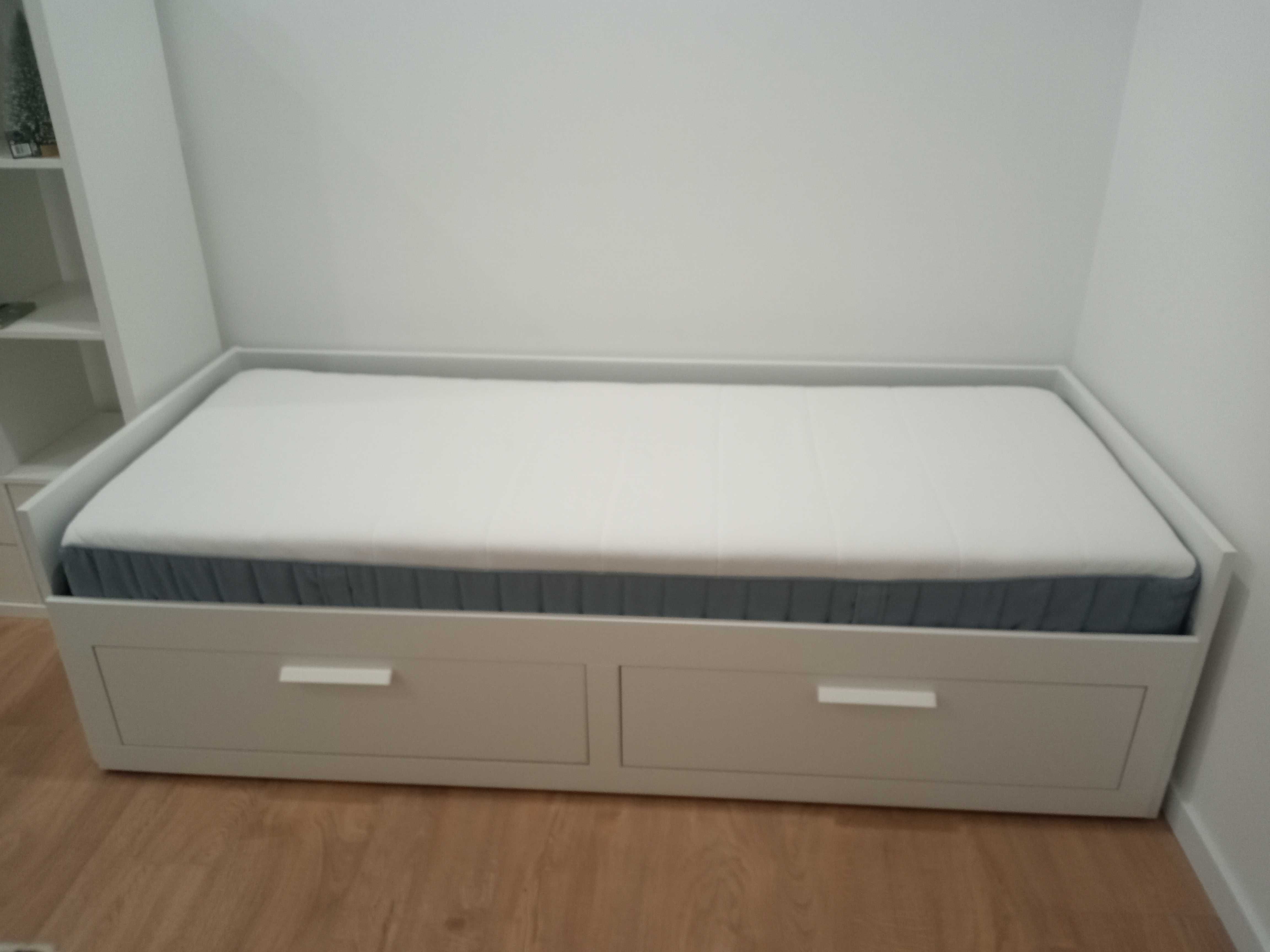 Cama Brimnes IKEA ( como nova)