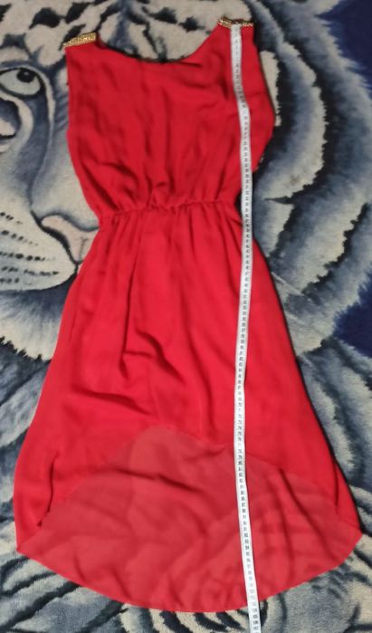 Гарна червона сукня