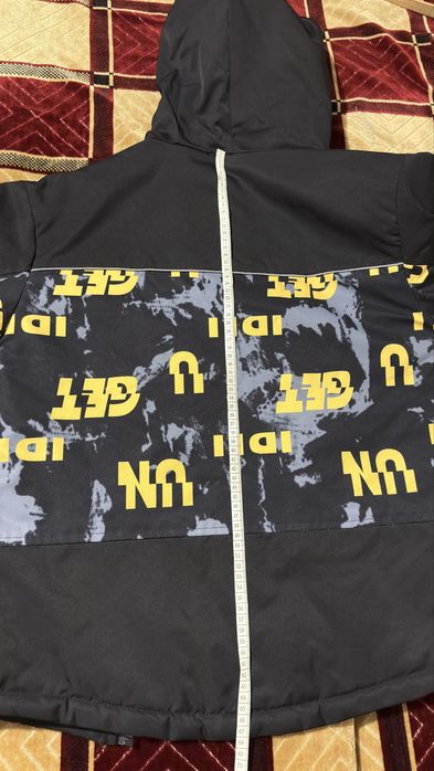 Демисезонная куртка на мальчика 10-12 лет