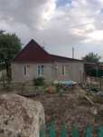 Продається будинок 
4 спальних кімнат, кухня, котельня, вана.
Пічне