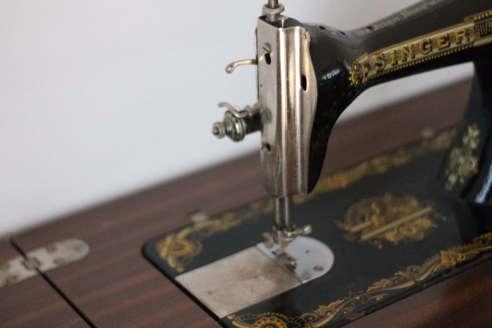 Máquina de costura SINGER antiga